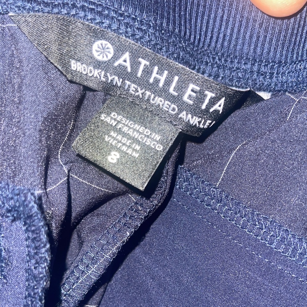 Athleta Brooklyn Textured
Ankle Navy Windowpane Plaid High Rise pants Sz 8 NWOT - Picture 9 of 9
